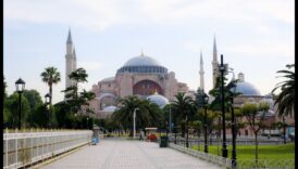 القباب الإلهية: الروعة المعمارية في الكنائس البيزنطية