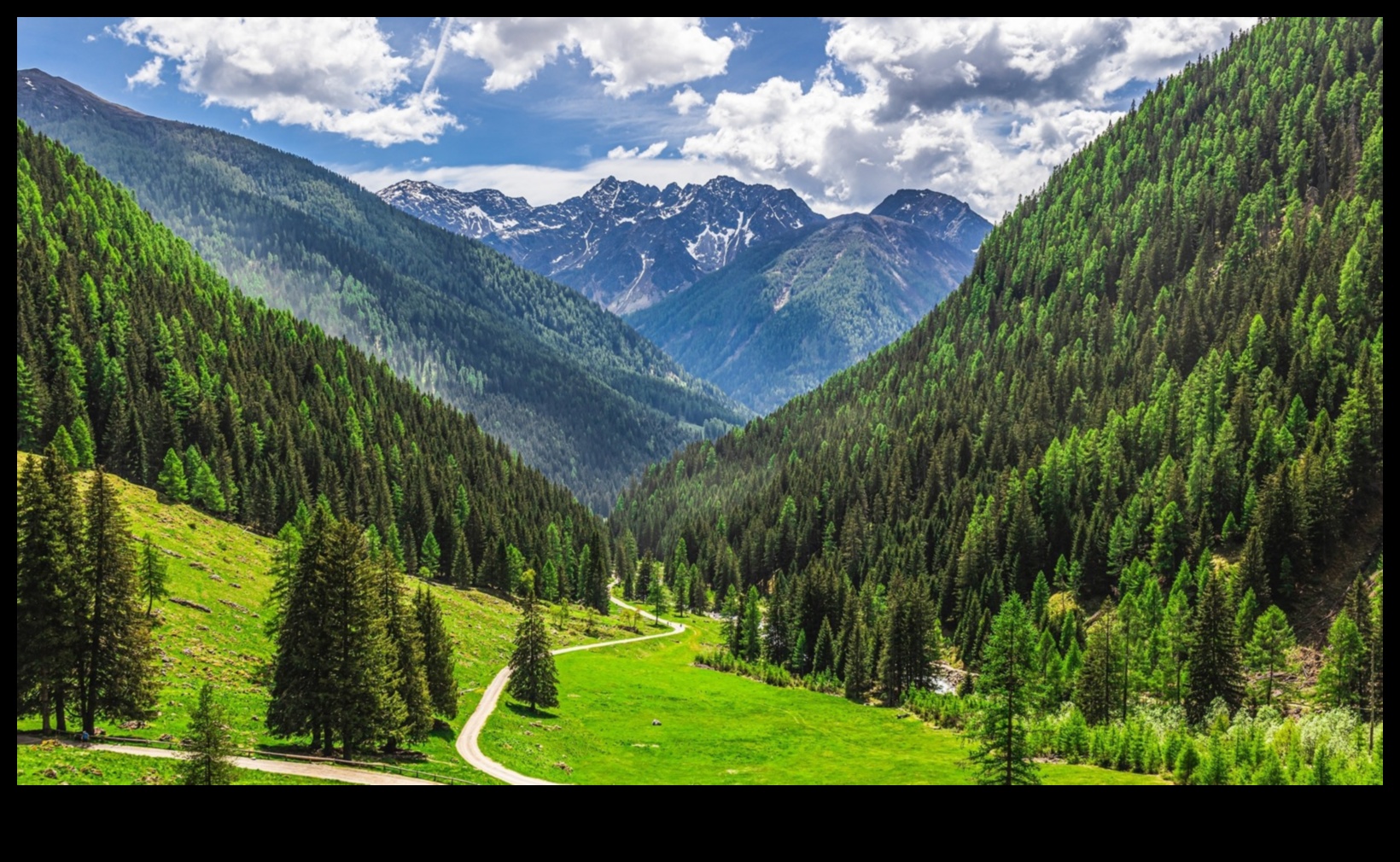 لمحة من الجنة: تم الكشف عن المناظر الطبيعية السماوية في كل إطار